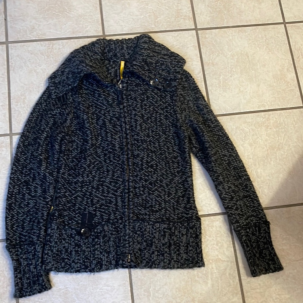 Like zip sweater , size M,grey/black